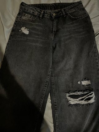 Pantalones grises rasgados