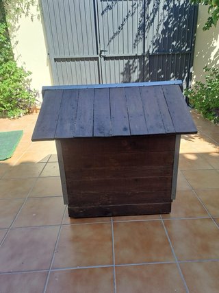 Casita de mascotas de madera