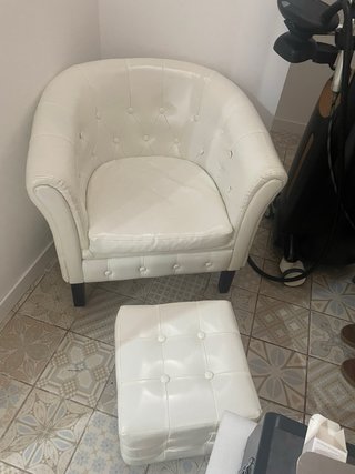 Sillón y reposapies estilo retro vintage