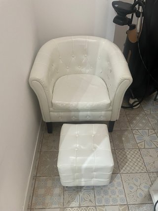 Sillón y reposapies estilo retro vintage