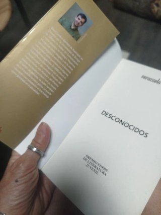 Libro " Desconocidos"