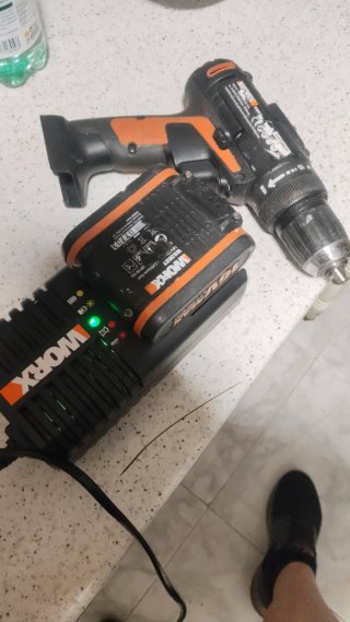 Taladro Worx 16V con batería y cargador