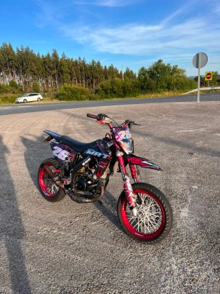 Rieju MRT Pro Supermotard Roja y Negra