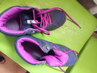 Botas de montaña Quechua azul y rosa