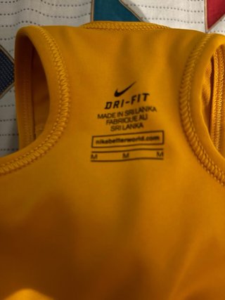 Top deportivo Nike amarillo y morado