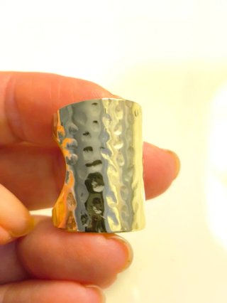 Anillo dorado martillado talla 7 ajustable