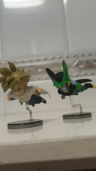 2 Figuras Gohan y Cell dragon ball z
