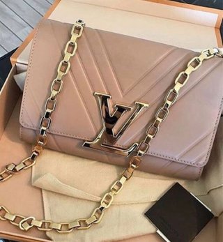 Bolso Guess Negro y Dorado