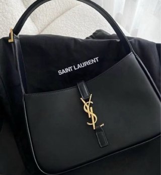 Bolso Guess Negro y Dorado