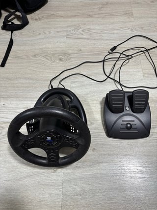Volante Superdrive SV450 con Pedales