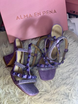 Sandalias tacón Alma en Pena moradas