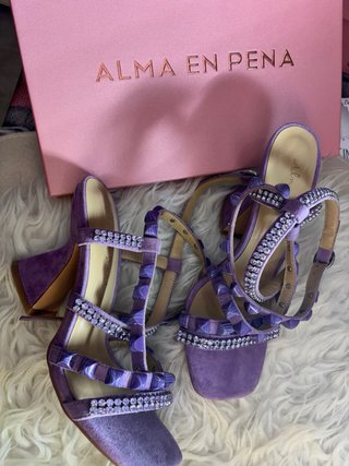 Sandalias tacón Alma en Pena moradas