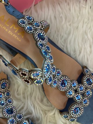 Sandalias ALMA EN PENA tacón azul con pedrería
