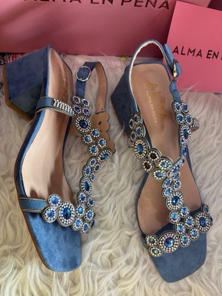 Sandalias ALMA EN PENA tacón azul con pedrería
