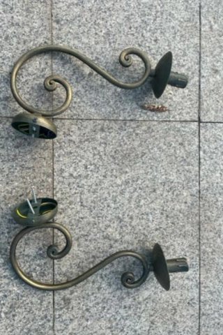 Lámparas de pared metal doradas y negras