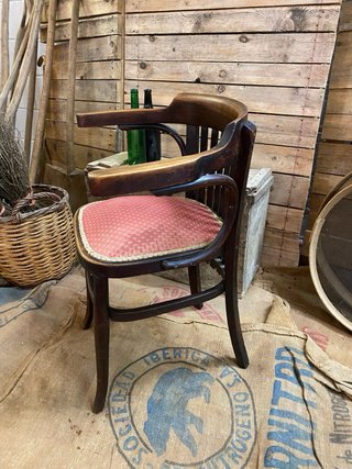 Antigua silla Thonet tapizada