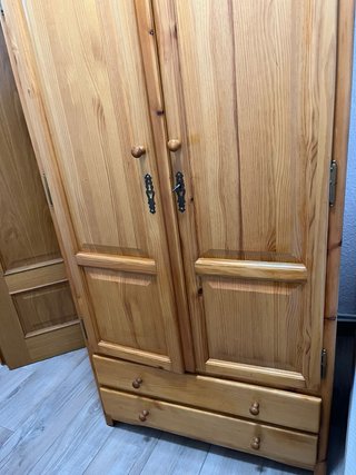 Conjunto de Armario y Mesita de Noche de Madera Ma