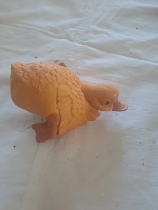 Pato de cerámica naranja