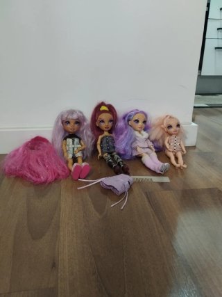 Lote 4 Muñecas con Accesorios