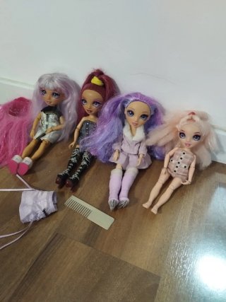 Lote 4 Muñecas con Accesorios