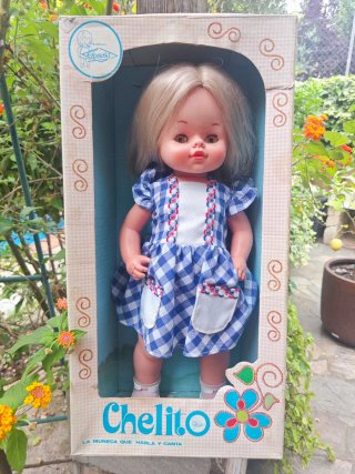 Muñeca Chelito de Famosa