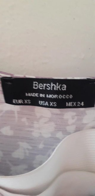 Vestido Bershka floral malva talla XS