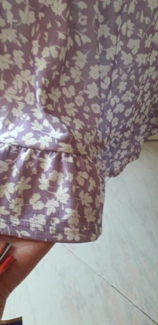 Vestido Bershka floral malva talla XS
