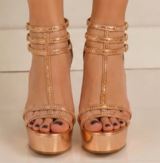 Tacones dorados 37 nuevo