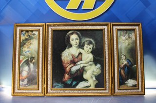 Tríptico religioso con obras de Murillo.