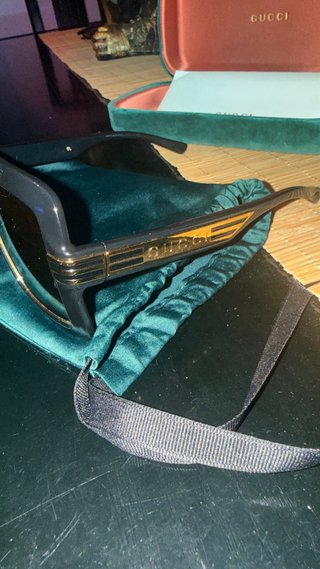 Gafas Gucci Negras y Doradas