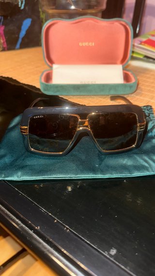 Gafas Gucci Negras y Doradas