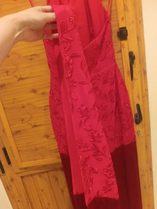 Vestido fiesta lola rojo con flecos Rocio Osorno
