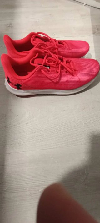 Zapatillas Under Armour rosas/rojas