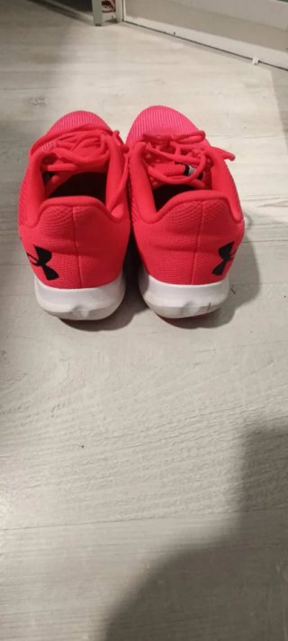 Zapatillas Under Armour rosas/rojas