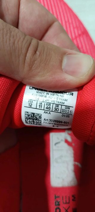 Zapatillas Under Armour rosas/rojas