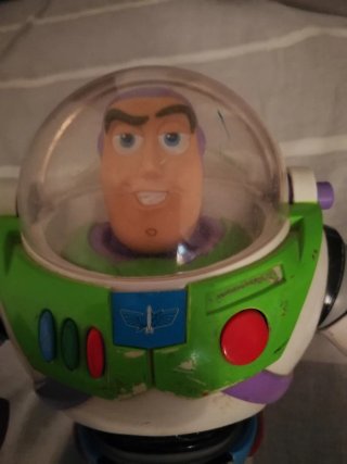Buzz Lightyear Disney     el muñeco  habla