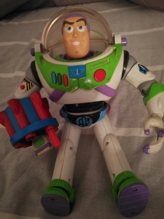 Buzz Lightyear Disney     el muñeco  habla