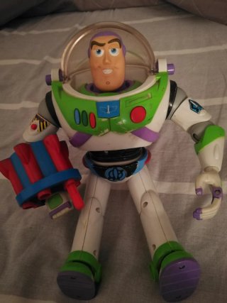 Buzz Lightyear Disney     el muñeco  habla