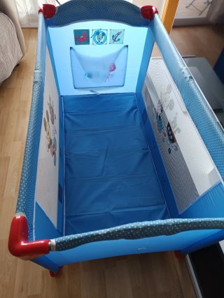 Cuna de viaje azul con Mickey Mouse