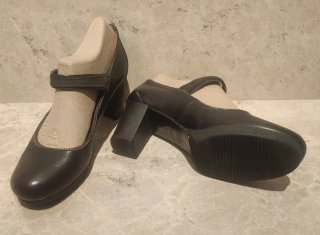 Zapatos de tacón marrones para mujer de piel