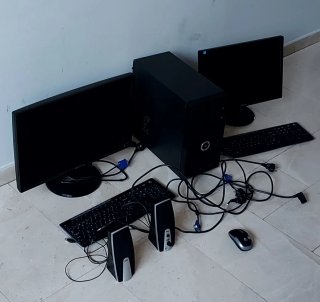 Pack 2 Pantallas + Torre PC + Teclados + Altavoces