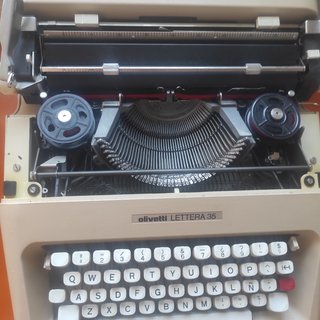 Máquina de escribir Olivetti Lettera 35