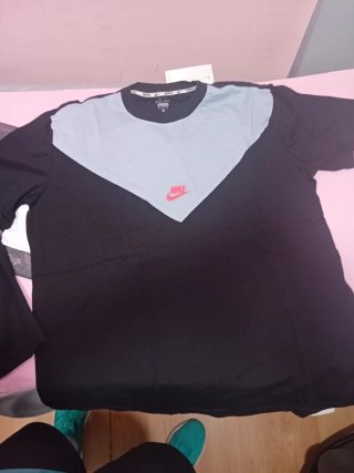 Conjunto Nike Talla M-L Negro y Gris