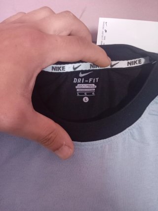 Conjunto Nike Talla M-L Negro y Gris