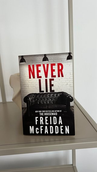 Never Lie - Freida McFadden (libro en ingles)