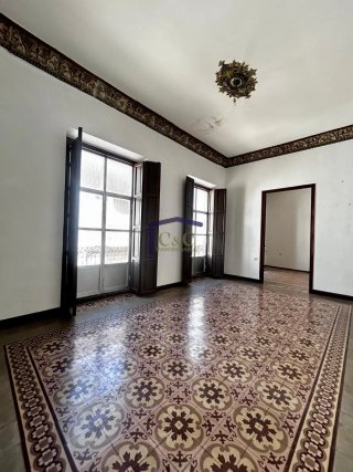 Casa grande y bonita  tipo castellana en el centro