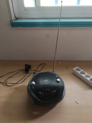 Radiocasete Daewoo Negro y Plateado