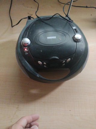Radiocasete Daewoo Negro y Plateado