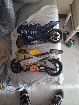 2 modellini moto Yamaha 1:16