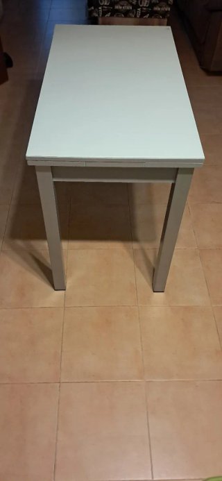 Mesa de cocina extensible gris y blanca. 100 x 90